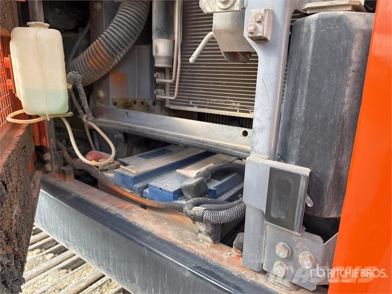 Hitachi ZX225USLC-6 Escavatori cingolati