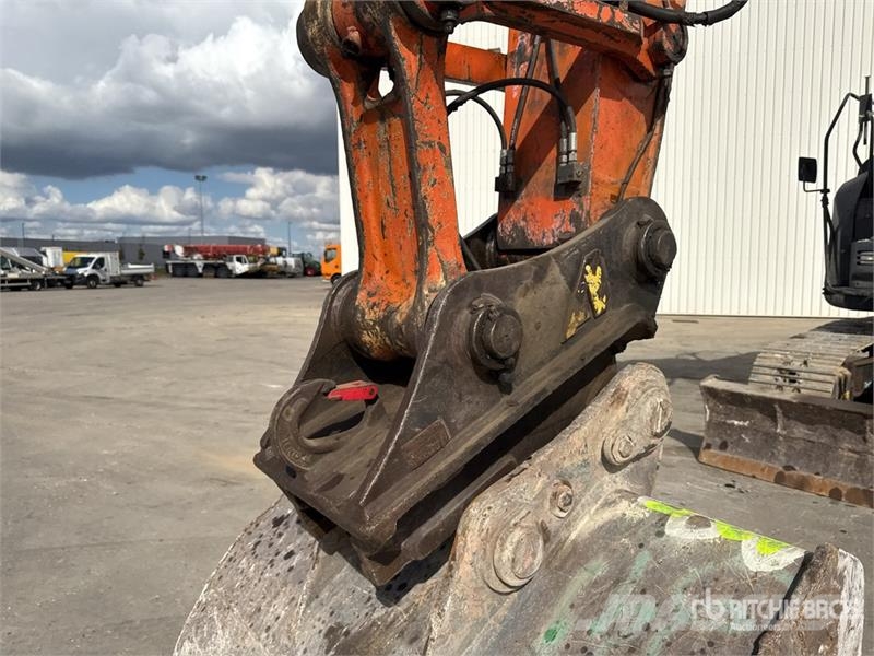Hitachi ZX225USLC-6 Escavatori cingolati