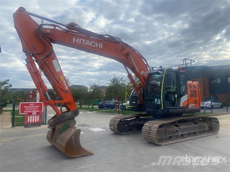 Hitachi ZX225USLC-7 Tracked Excavator Kāpurķēžu ekskavatori