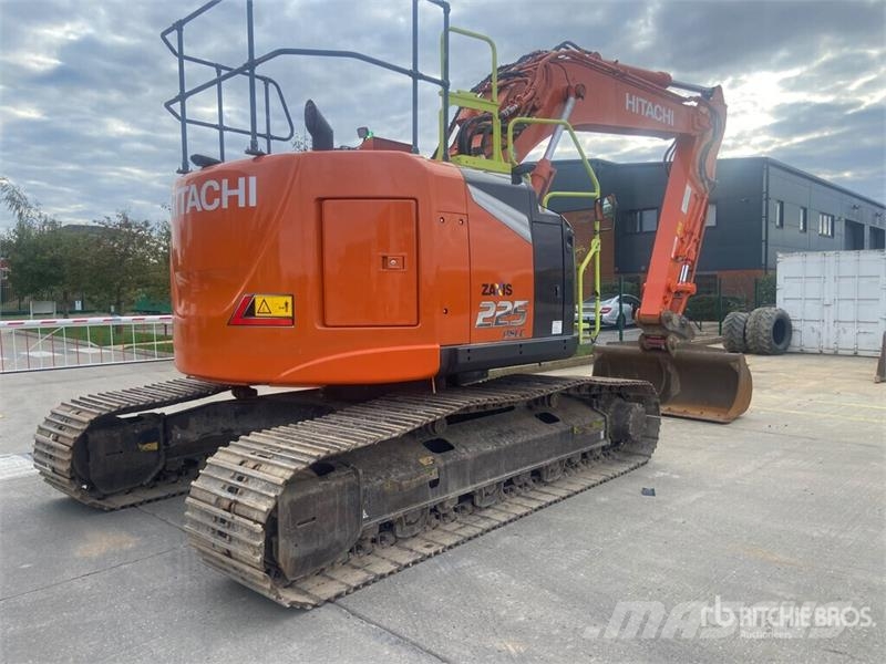 Hitachi ZX225USLC-7 Tracked Excavator Kāpurķēžu ekskavatori