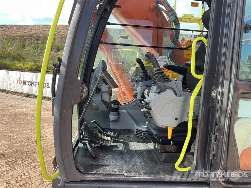 Hitachi ZX225USLC-7 Tracked Excavator Bageri gusjeničari