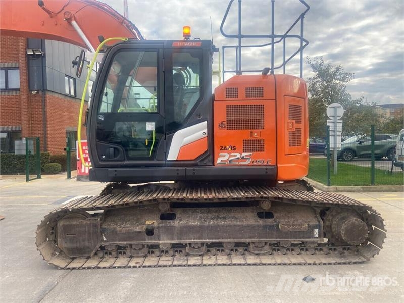 Hitachi ZX225USLC-7 Tracked Excavator Kāpurķēžu ekskavatori