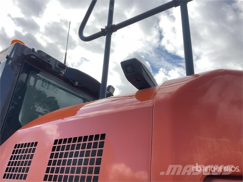 Hitachi ZX225USLC-7 Tracked Excavator Bageri gusjeničari