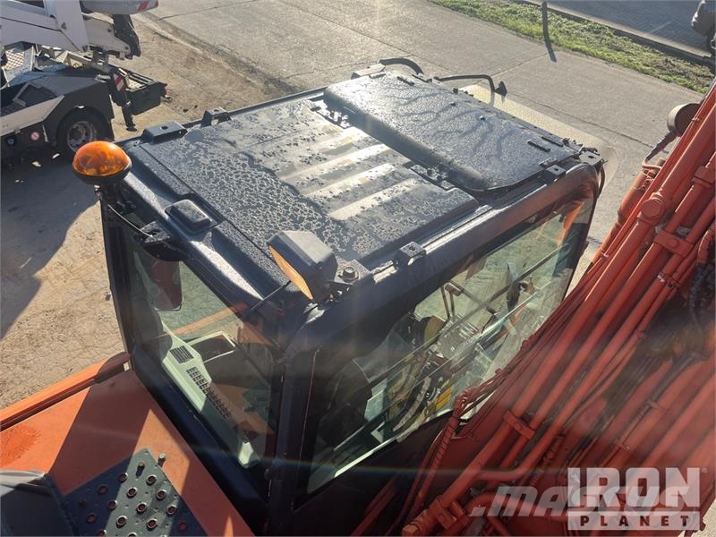 Hitachi ZX250LCN-3 Tracked Excavator حفارات زحافة