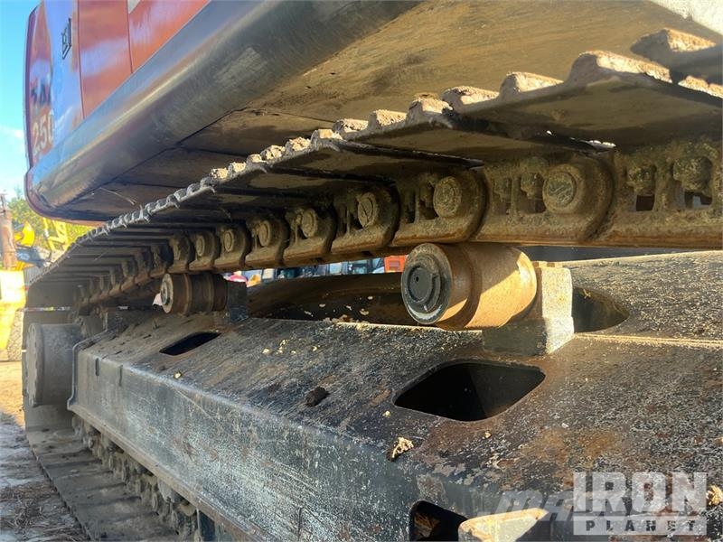 Hitachi ZX250LCN-3 Tracked Excavator حفارات زحافة
