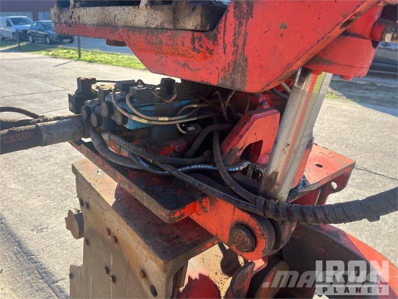 Hitachi ZX250LCN-3 Tracked Excavator حفارات زحافة