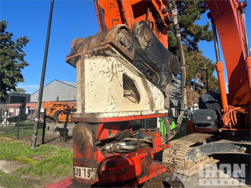 Hitachi ZX250LCN-3 Tracked Excavator حفارات زحافة