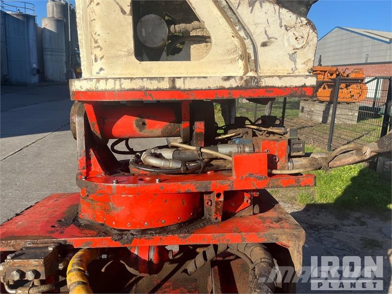 Hitachi ZX250LCN-3 Tracked Excavator حفارات زحافة