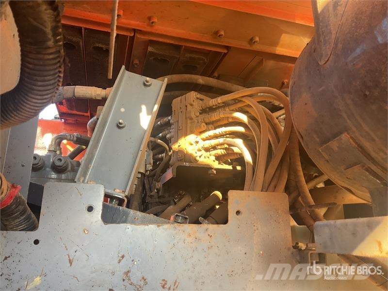Hitachi ZX300LC-6 Tracked Excavator Bageri guseničari