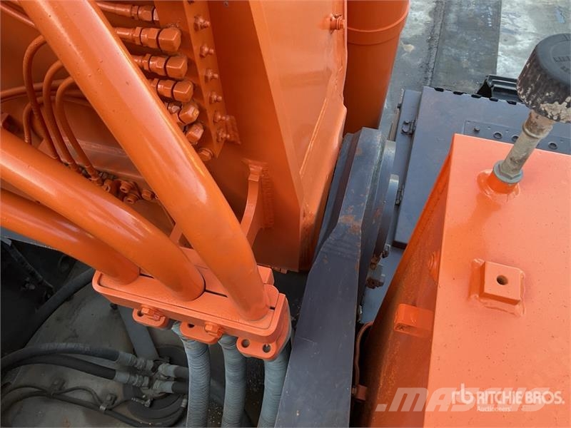 Hitachi ZX870LCR-5B Tracked Excavator Crawler excavators