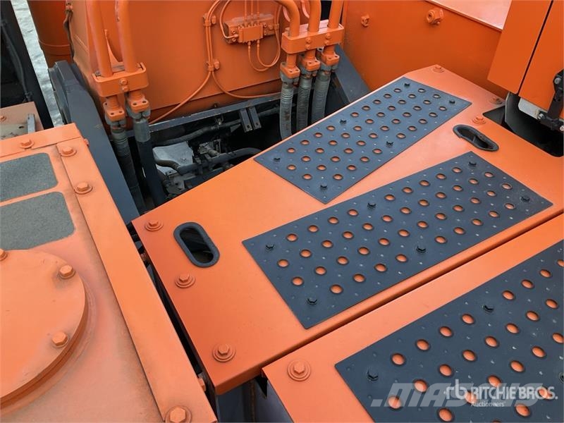 Hitachi ZX870LCR-5B Tracked Excavator Crawler excavators