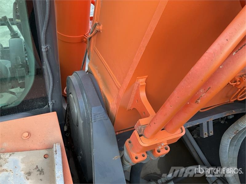 Hitachi ZX870LCR-5B Tracked Excavator Crawler excavators