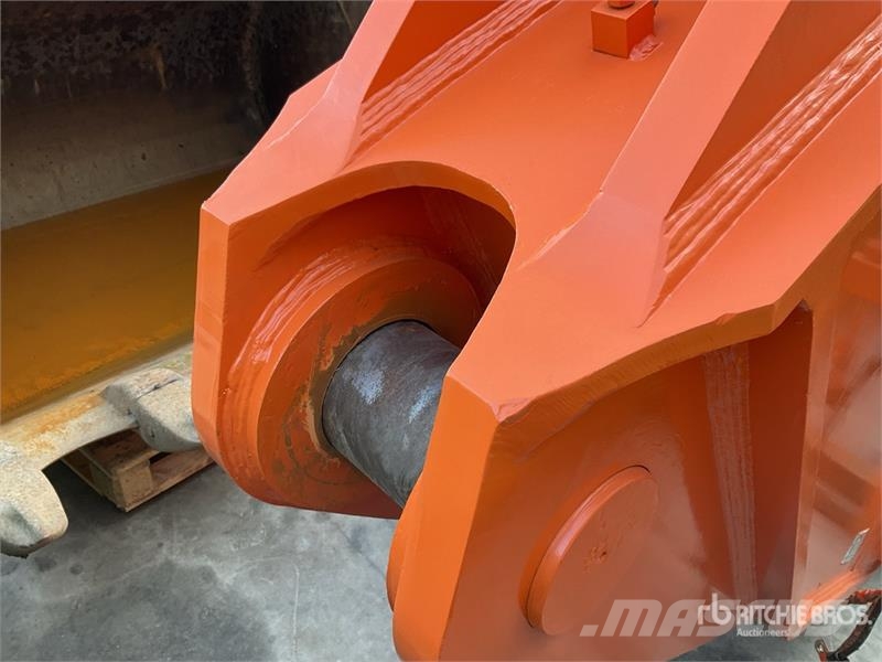 Hitachi ZX870LCR-5B Tracked Excavator Crawler excavators