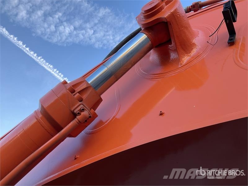 Hitachi ZX870LCR-5B Tracked Excavator Crawler excavators