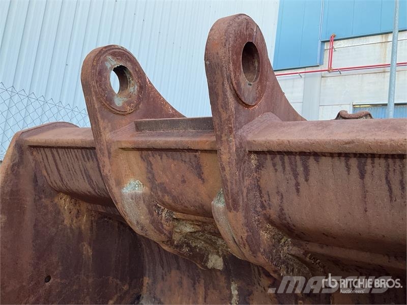 Hitachi ZX870LCR-5B Tracked Excavator Crawler excavators