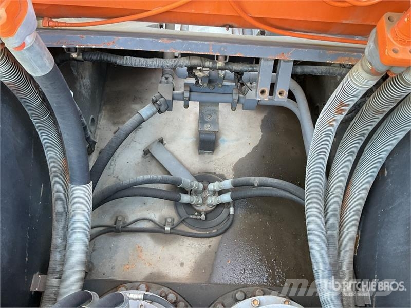 Hitachi ZX870LCR-5B Tracked Excavator Crawler excavators