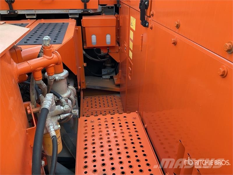 Hitachi ZX870LCR-5B Tracked Excavator Crawler excavators