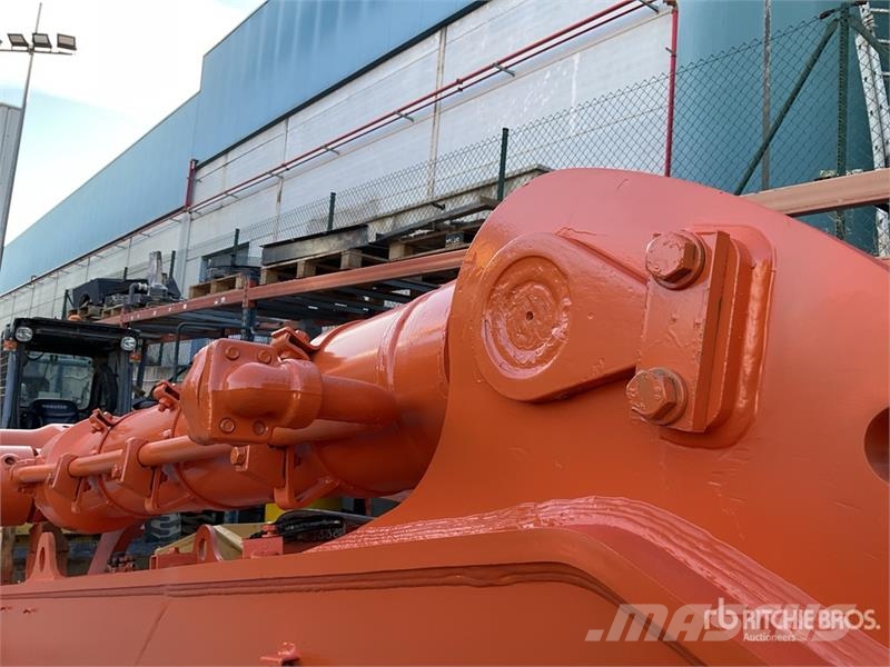 Hitachi ZX870LCR-5B Tracked Excavator Crawler excavators