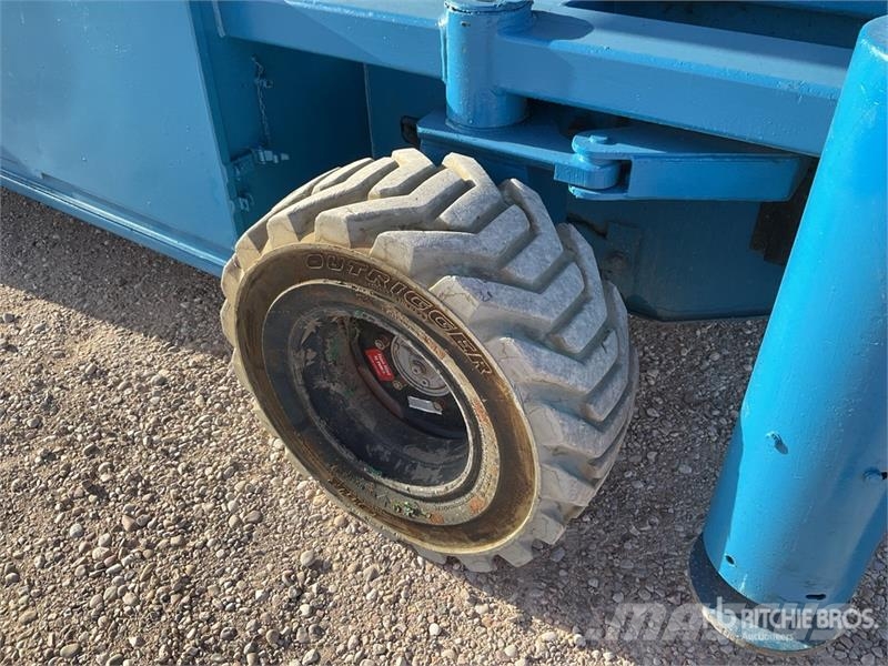 Holland Lift B-195DL25-4WD 4x4 Diesel Scissor Lift Elevadores de tesoura
