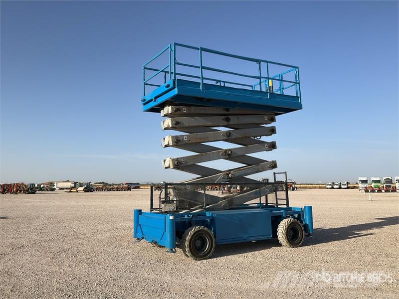 Holland Lift B-195DL25-4WD 4x4 Diesel Scissor Lift Elevadores de tesoura