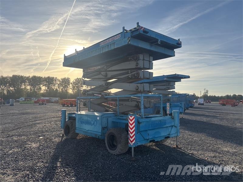 Holland Lift B-195DL25-4WD/P/N 4x4 Diesel Scissor Lift Škarjaste dvižne ploščadi
