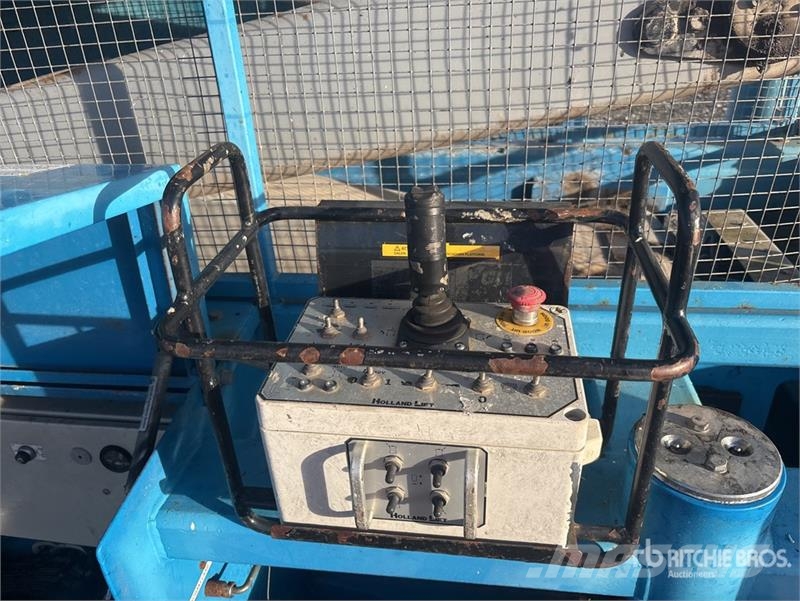 Holland Lift B-195DL25-4WD/P/N 4x4 Diesel Scissor Lift Škarjaste dvižne ploščadi