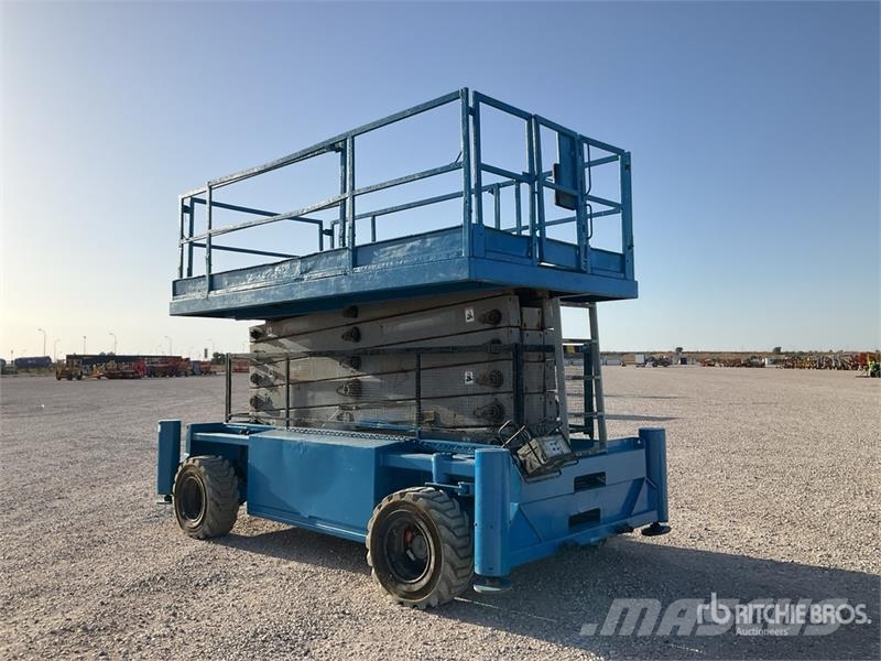 Holland Lift B-195DL25-4WD 4x4 Diesel Scissor Lift Elevadores de tesoura