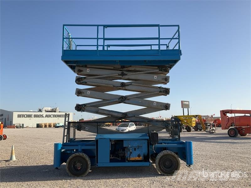 Holland Lift B-195DL25-4WD 4x4 Diesel Scissor Lift Elevadores de tesoura