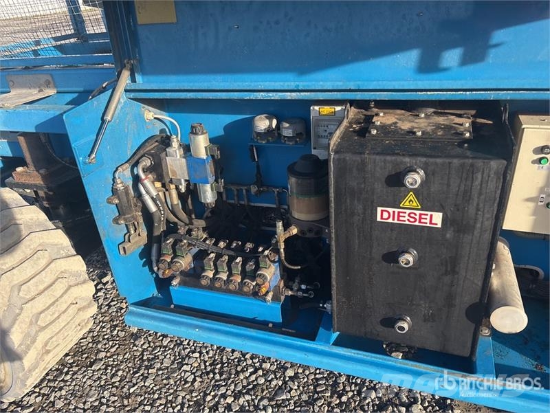 Holland Lift B-195DL25-4WD/P/N 4x4 Diesel Scissor Lift Škarjaste dvižne ploščadi