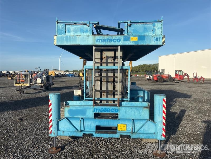 Holland Lift B-195DL25-4WD/P/N 4x4 Diesel Scissor Lift Škarjaste dvižne ploščadi
