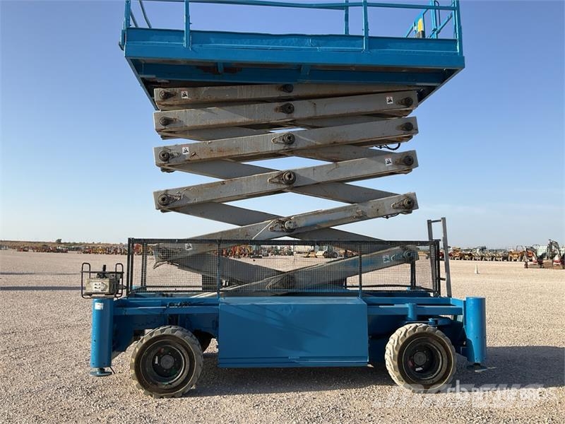 Holland Lift B-195DL25-4WD 4x4 Diesel Scissor Lift Elevadores de tesoura