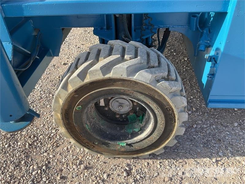 Holland Lift B-195DL25-4WD 4x4 Diesel Scissor Lift Elevadores de tesoura