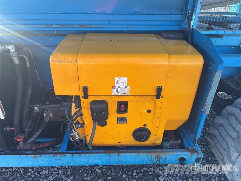 Holland Lift B-195DL25-4WD/P/N 4x4 Diesel Scissor Lift Škarjaste dvižne ploščadi