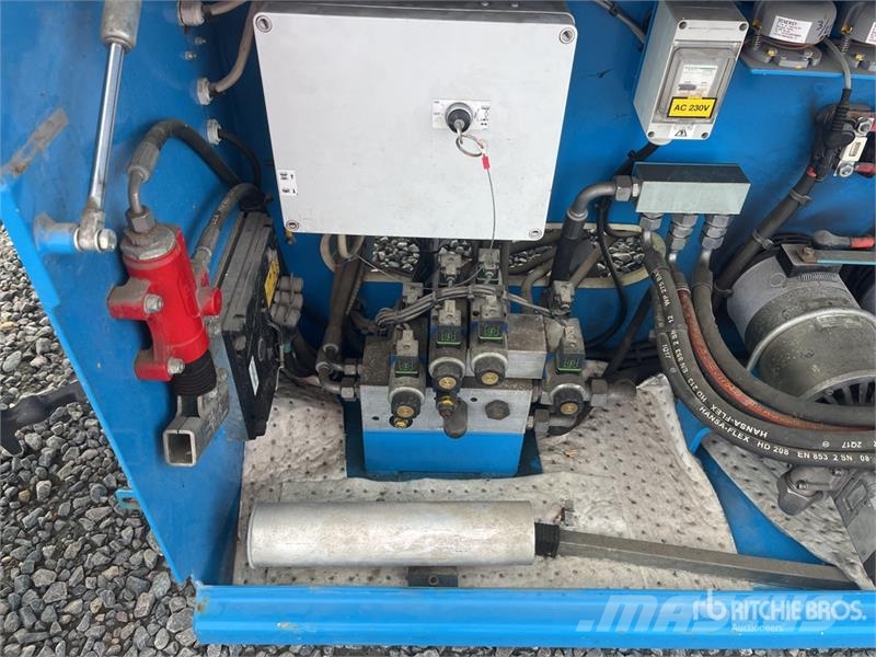 Holland Lift HL-160 E24 Electric Scissor Lift Makasli platformlar