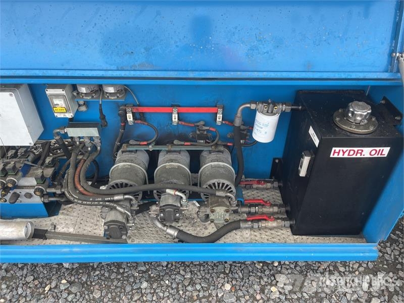 Holland Lift HL-160 E24 Electric Scissor Lift Makasli platformlar