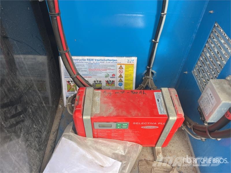 Holland Lift HL-160 E24 Electric Scissor Lift Makasli platformlar