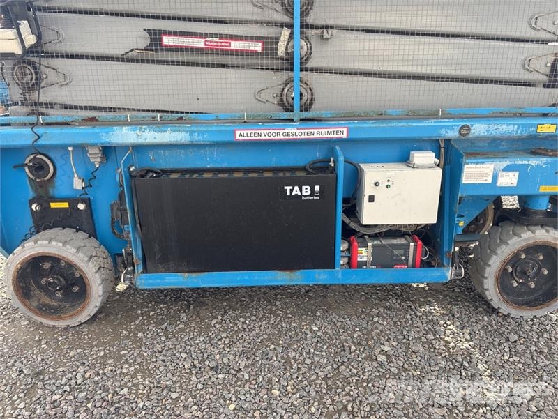 Holland Lift HL-220-E12 Electric Scissor Lift Scissor lifts