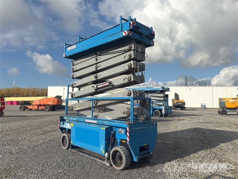 Holland Lift HL-220-E12 Electric Scissor Lift Scissor lifts