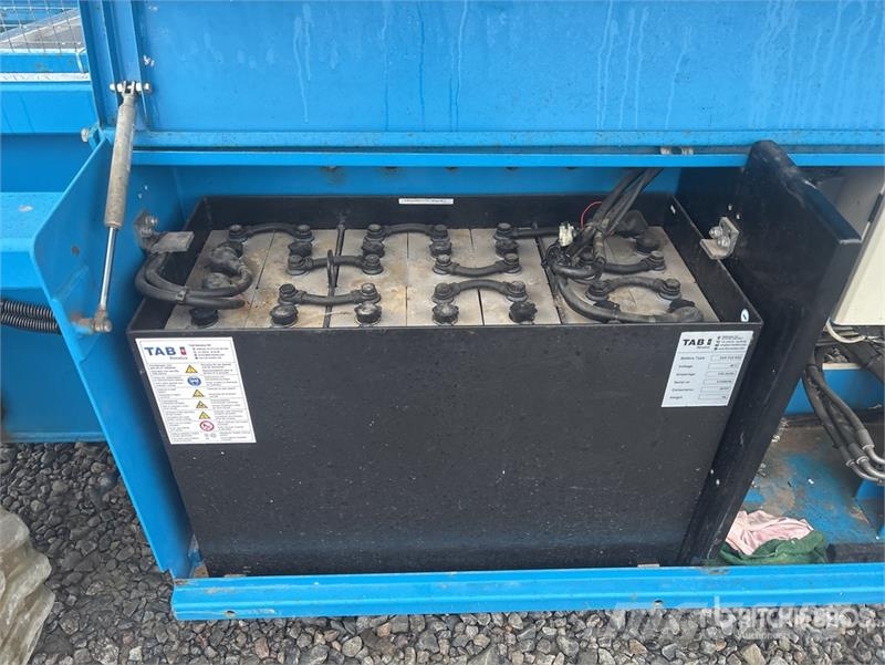 Holland Lift HL-220 E25 Electric Scissor Lift Scheren-Arbeitsbühnen