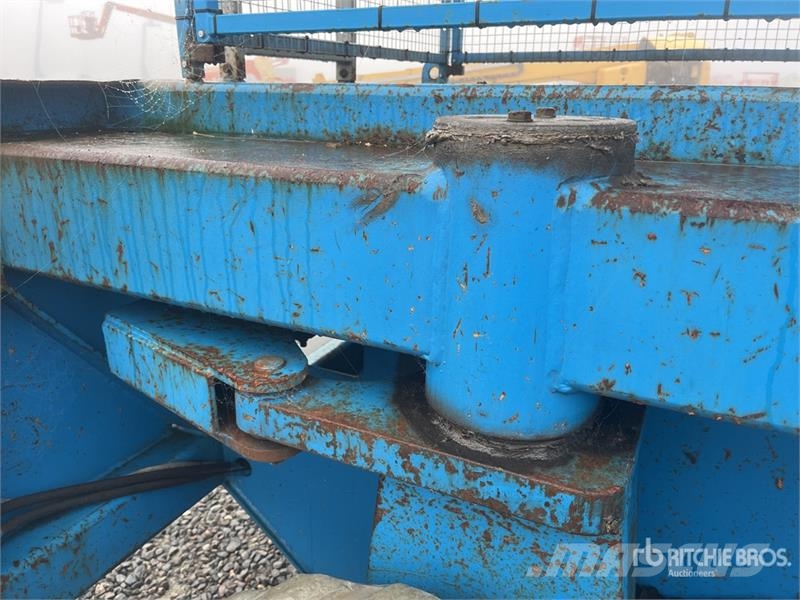 Holland Lift M-250DL274 4WD/P/N 4x4 Diesel Scissor Lift Šķerveida pacēlāji
