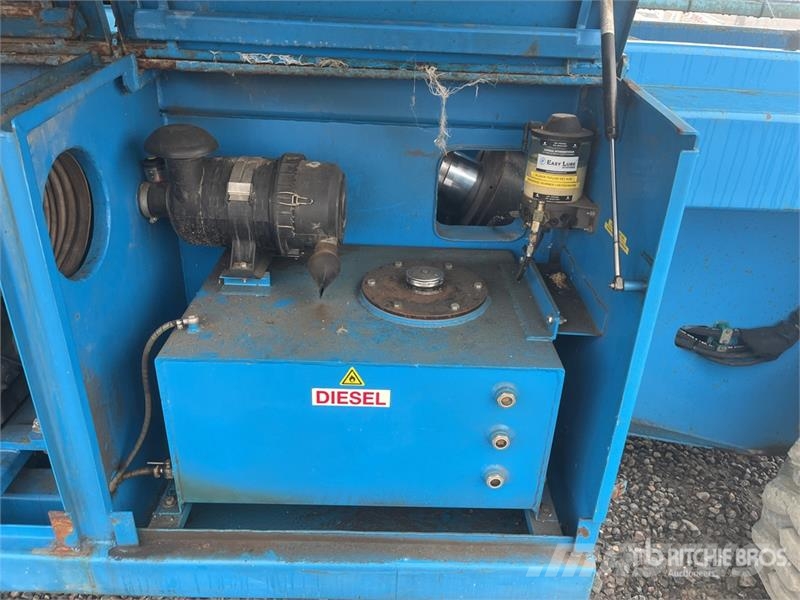 Holland Lift M-250DL274 4WD/P/N 4x4 Diesel Scissor Lift Šķerveida pacēlāji