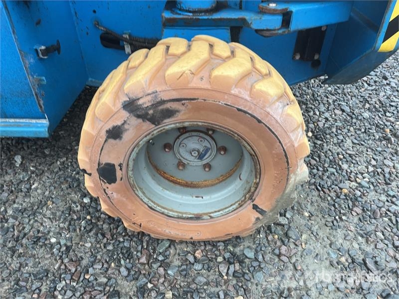 Holland Lift Q135EL24 Electric Scissor Lift Elevadores de tesoura
