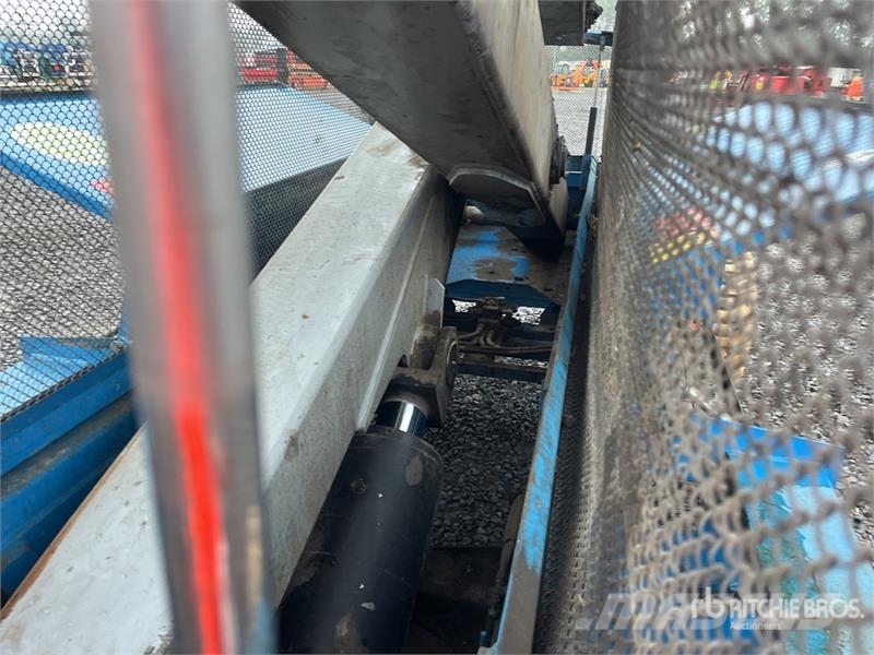 Holland Lift Q135EL24 Electric Scissor Lift Elevadores de tesoura