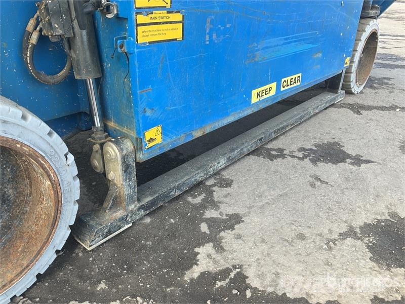  Holland N-165EL12 Electric Scissor Lift Schaarhoogwerkers