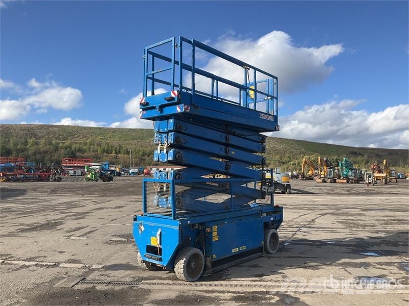  Holland N-165EL12 Electric Scissor Lift Schaarhoogwerkers