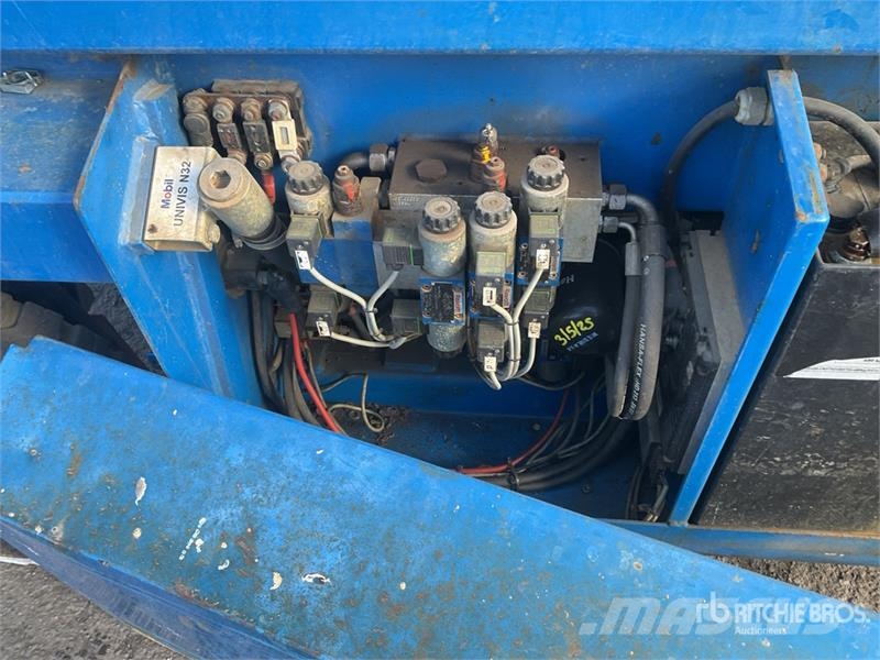  Holland N-165EL12 Electric Scissor Lift Schaarhoogwerkers