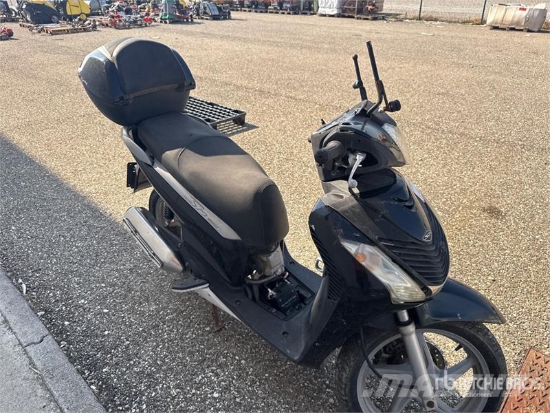Honda SH150D Scooter Terénní vozidla