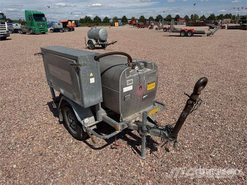 Hubiere CNT751TR 500 L Trailer Mounted Aluminum Citerne A  Brandstof-en toegevoegde tanks