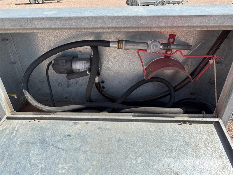 Hubiere CNT751TR 500 L Trailer Mounted Aluminum Citerne A  Brandstof-en toegevoegde tanks