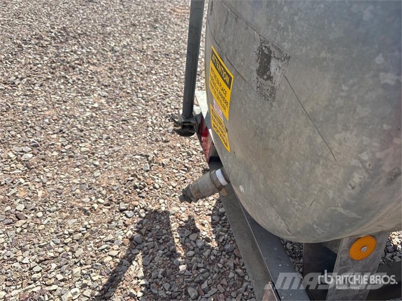Hubiere CTR 751 CT Citerne A Eau 560 L 1 Essieu S/A Water Kraftstoff- und Zusatzstoffbehälter